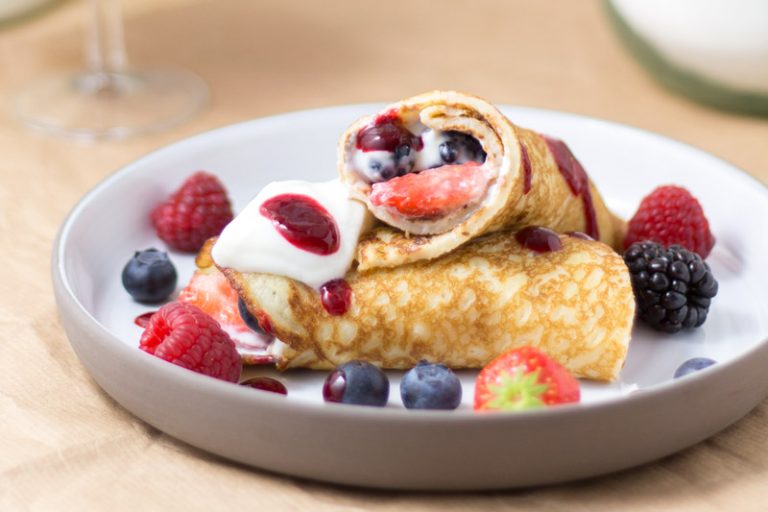 Feestelijke pannenkoeken met frambozencoulis | www.deedylicious.nl