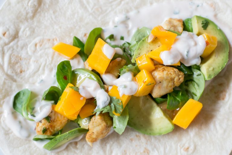 Wrap met gekruide kip, avocado en mango | www.deedylicious.nl