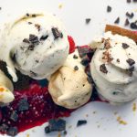 Kokosijs met Baileys-merengue en knetterchocolade | www.deedylicious.nl
