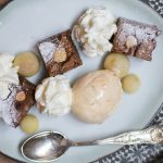 Dulce de leche brownie met Frangelicoroom en kaneelijs | www.deedylicious.nl