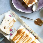 Semifreddo met pinda's en winterse karamelsaus | www.deedylicious.nl