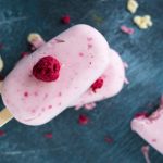 Frambozenijsjes met yoghurt conrflakes | www.deedylicious.nl